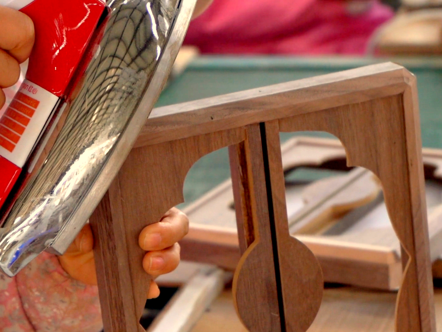 Sanding a walnut surface