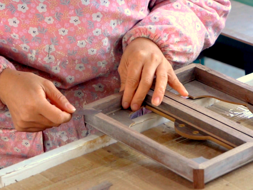 Smoothing the walnut grain